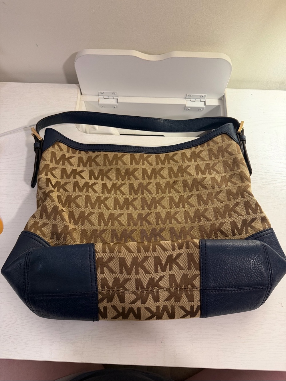 Michael Kors MILLBROOK Hobo with Navy Trim